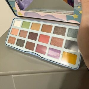 Women’s Multi-Color Eyeshadow Palette - Pastel & Neutral Shades